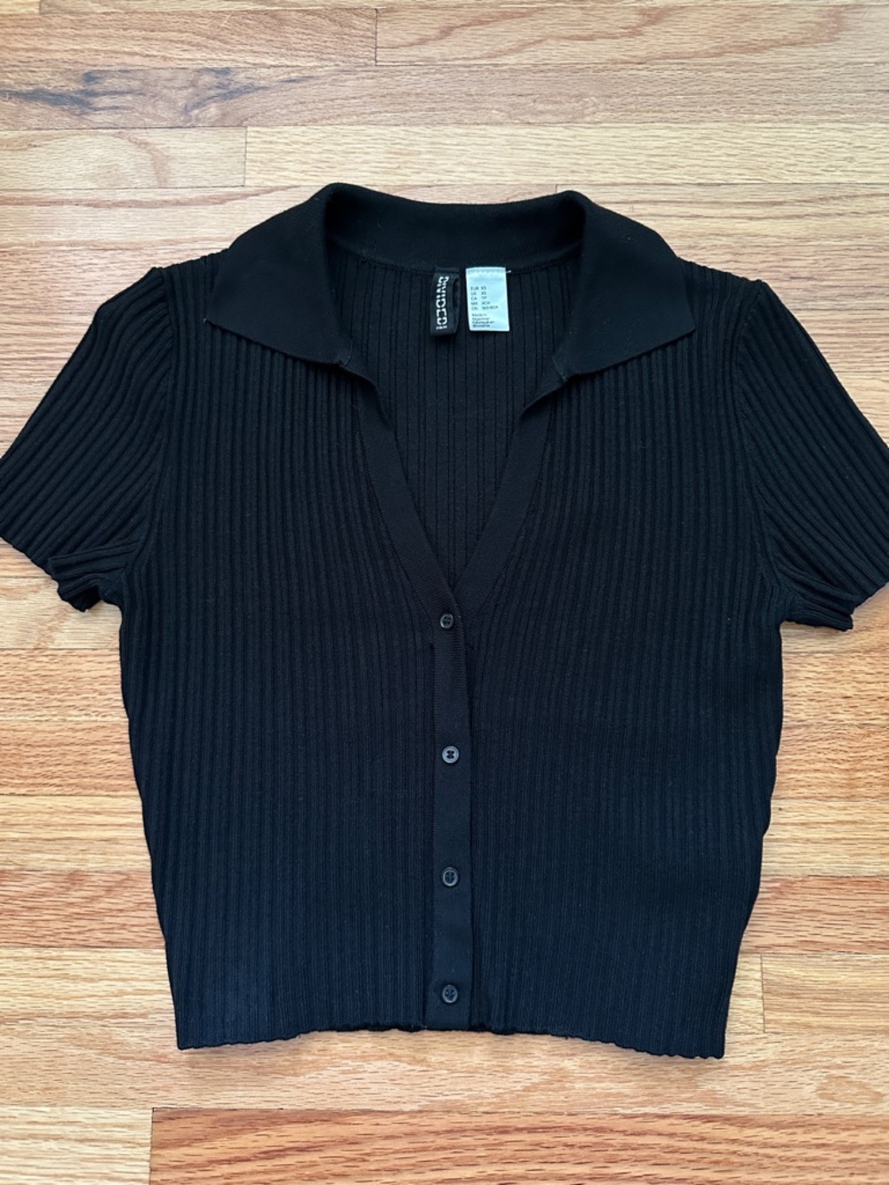 H&M Ribbed Button-Front Cropped Polo Top - Picture 3 of 5
